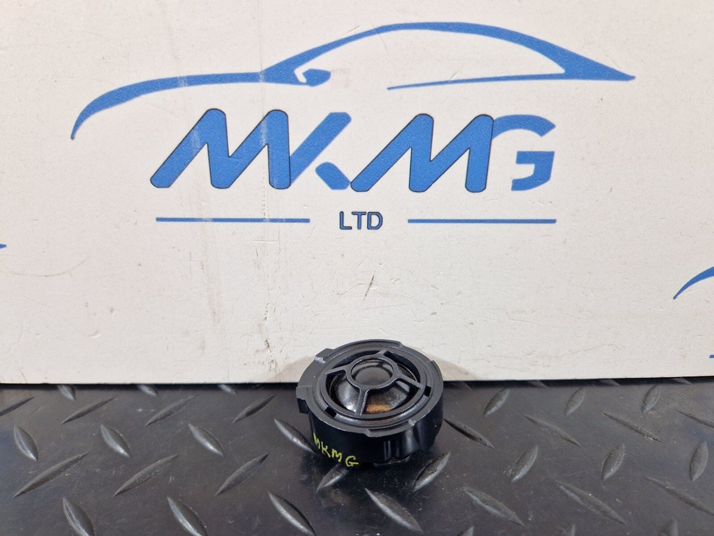16-19 AUDI A4 B9 GENUINE OEM FRONT CENTER DASHBOARD SPEAKER 8W0035397