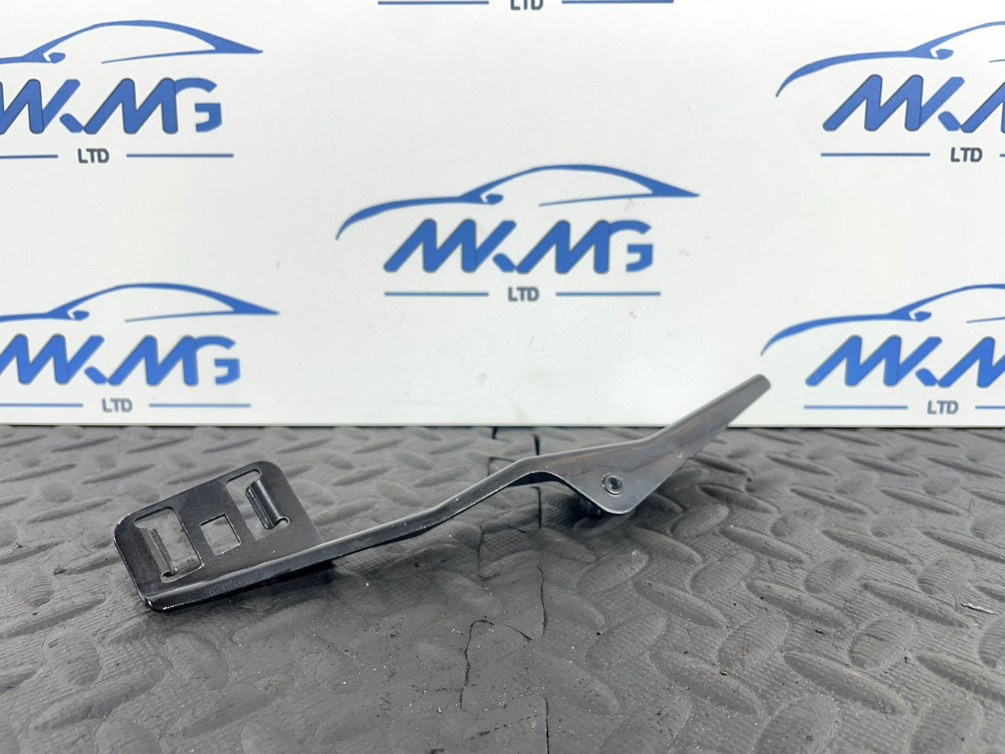 14-21 BMW 2 SERIES G.TOURER F45 F46 DRIVER SIDE BONNET STRUT HOLDER 7300532