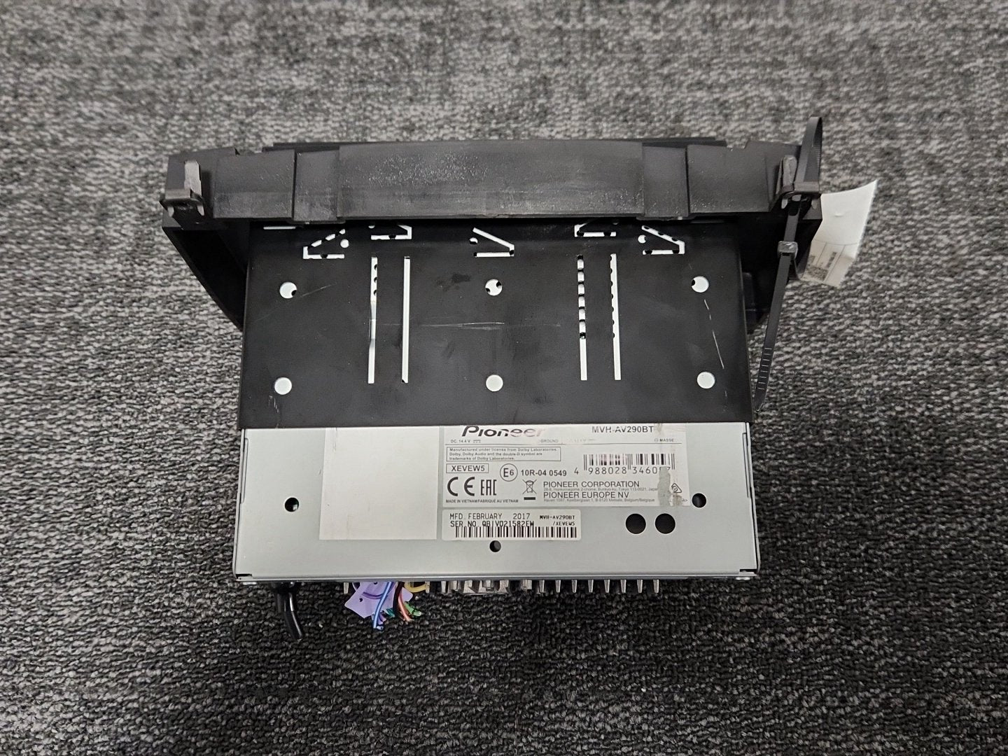 Pioneer MVH-AV290BT Multimedia Head Unit for Mercedes-Benz CLK200 CLK-Class C209
