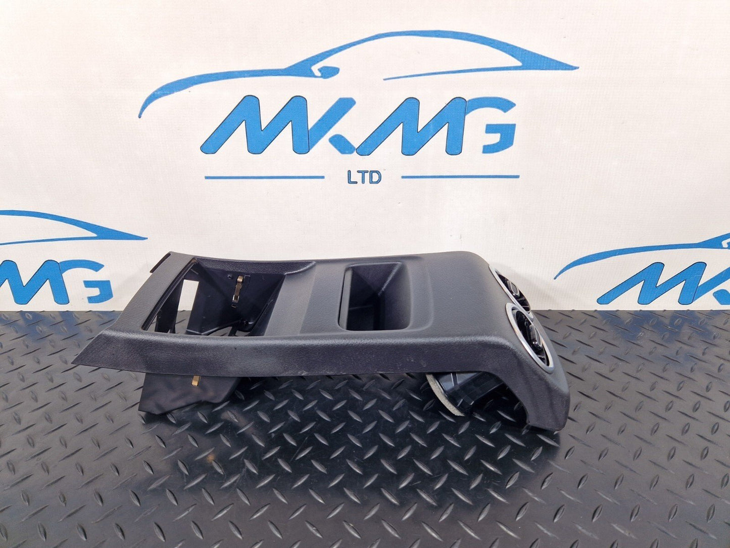 19-ON MERCEDES BENZ B CLASS W247 REAR CENTER CONSOLE TRIM & AIR VENT A2476803001