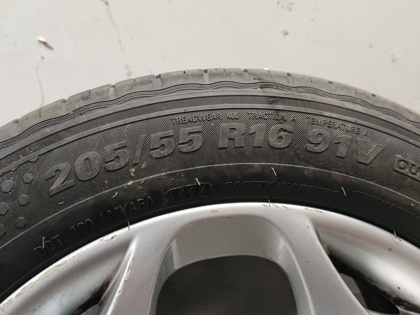 Ford C-Max MK1 FL (C214) 16" Alloy Wheel with Tyre 205/55/16 ~6mm 7M5J-AA