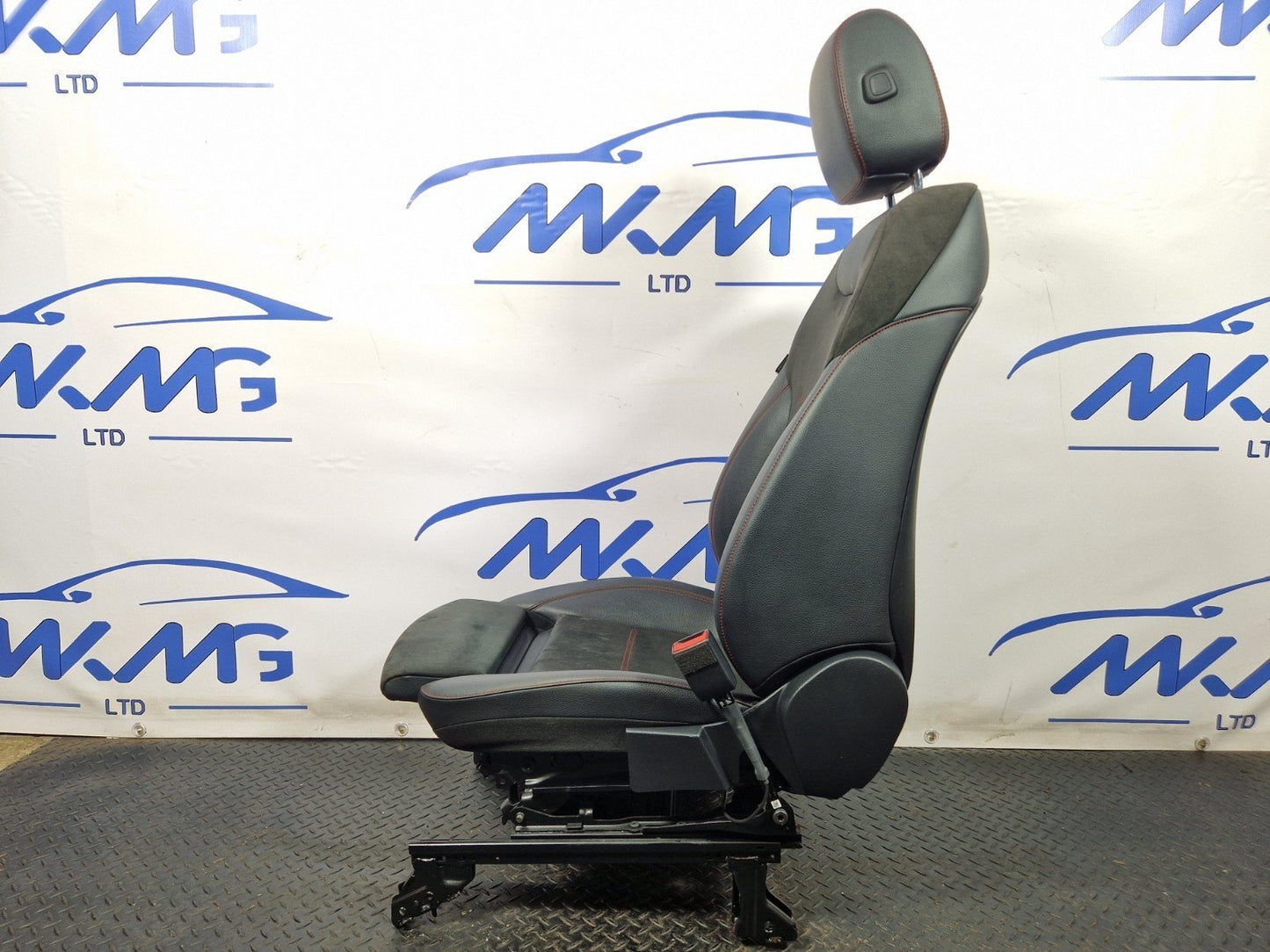 19-ON MERCEDES BENZ B CLASS W247 FRONT RIGHT O/S DRIVER HEATED HALF LEATHER SEAT