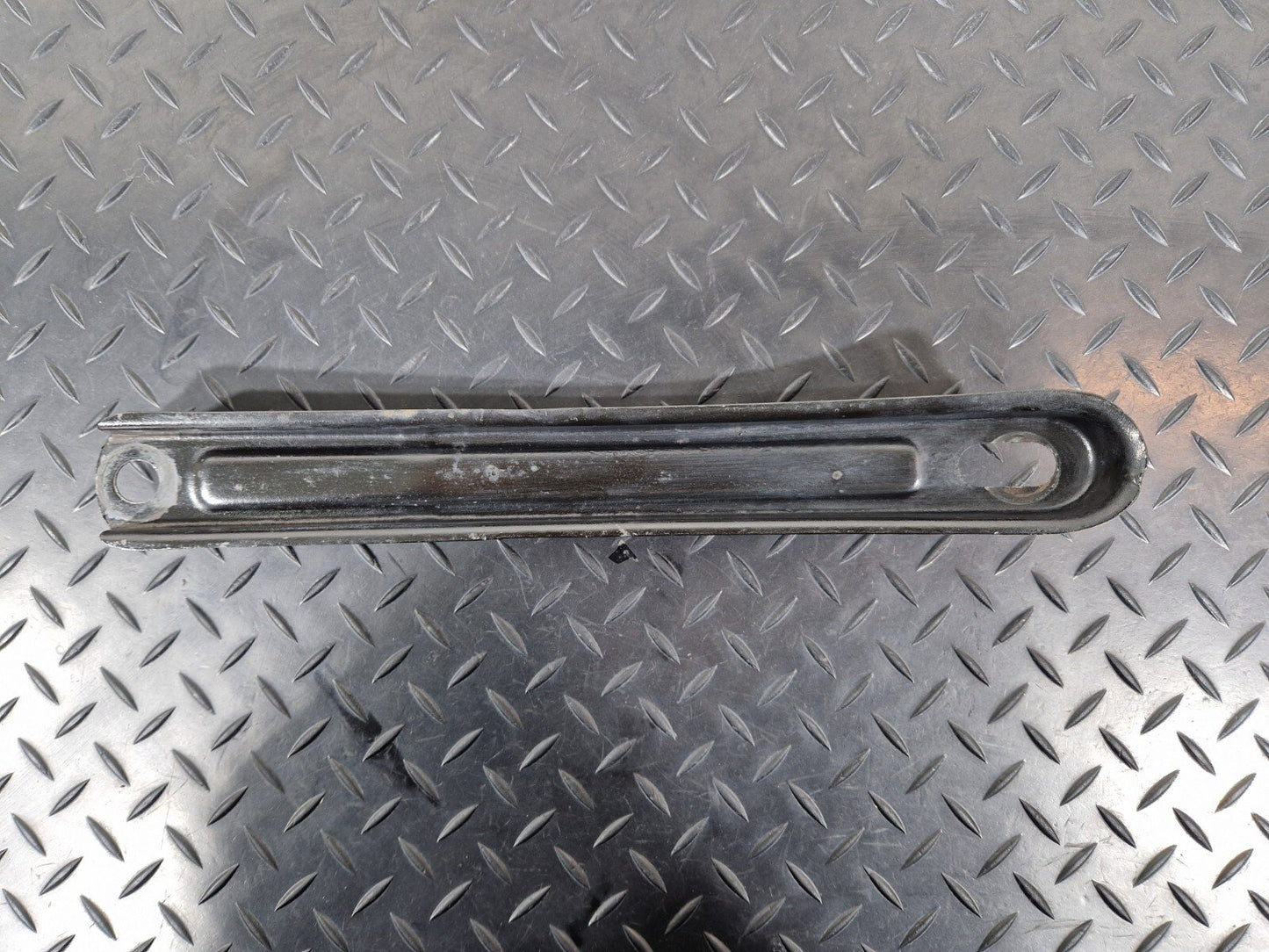 14-21 MERCEDES BENZ C220d W205 FRONT AXLE CARRIER BRACING BRACKET A2056282000