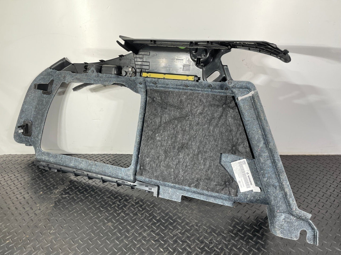 16-19 AUDI A4 B9 ESTATE GENUINE REAR RIGHT DRIVER SIDE BOOT TRIM PANEL 8W9863880