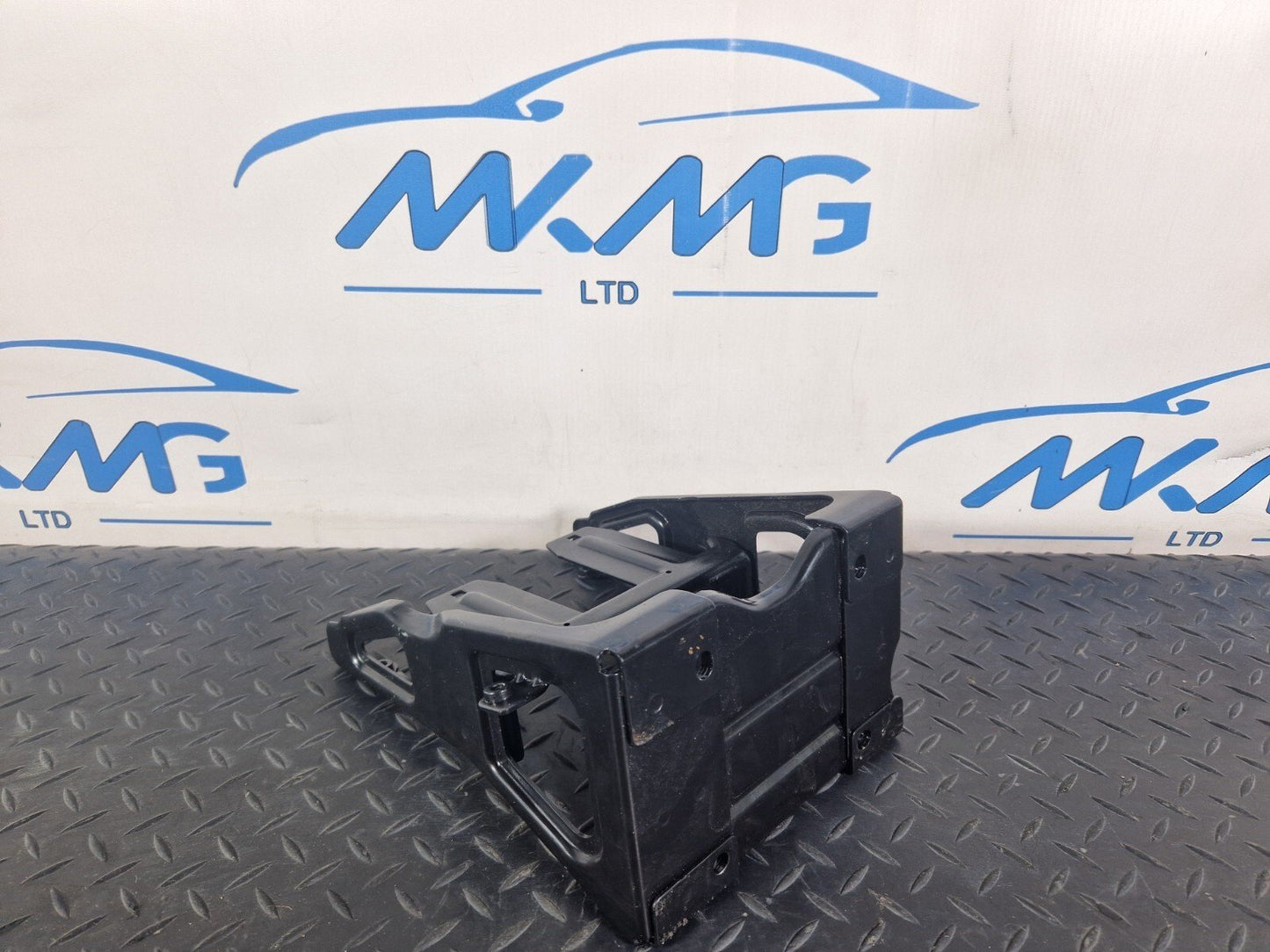 19-ON MERCEDES BENZ A CLA C118 W177 ENGINE BAY SUPPORT BRACKET A2475452601