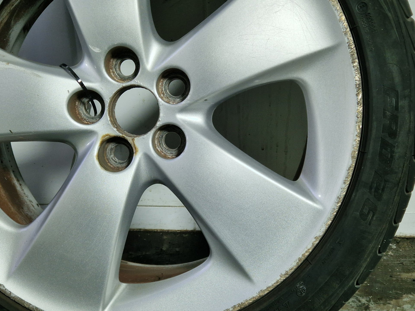 Toyota Prius MK3 (ZVW30) 17" Alloy Wheel with Tyre 215/45/17 ~6mm