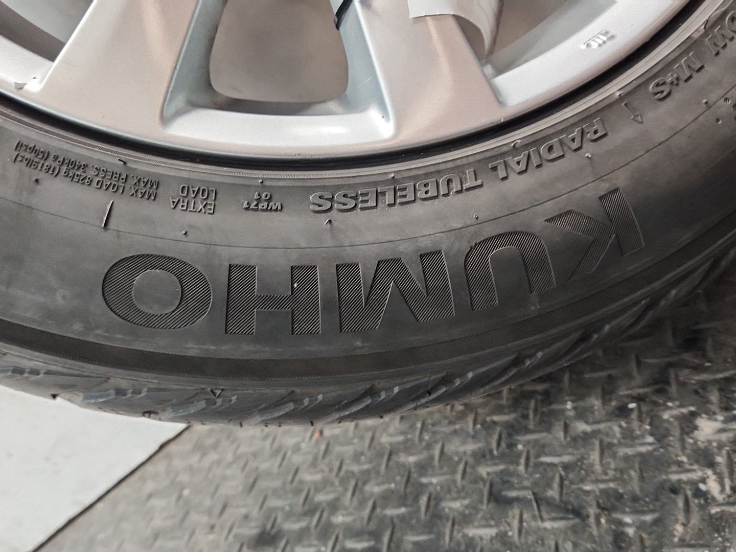 Mazda 6 MK3 (GJ) 17" Alloy Wheel with Tyre 225/55/17 ~5mm
