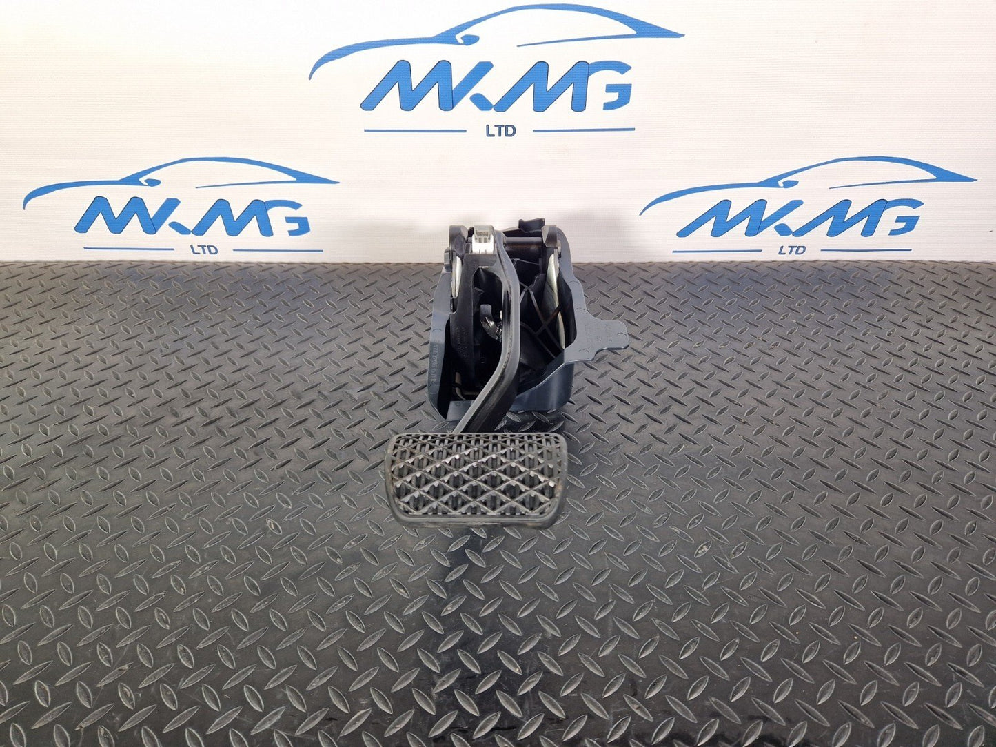 14-21 MERCEDES BENZ C200d W205 GENUINE BRAKE PEDAL A2052920515 A2052920507