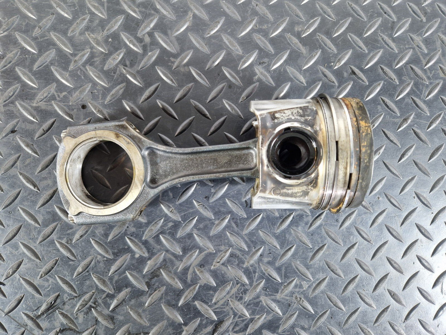 18-ON MERCEDES BENZ SPRINTER W907 2.2 CDI OEM PISTON WITH CON ROD OM651.958