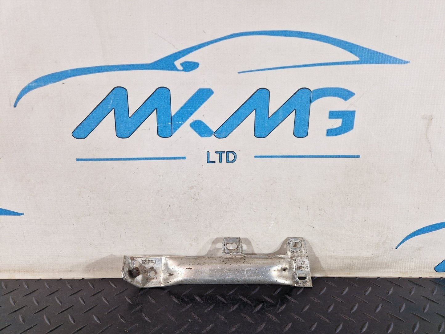 11-18 BMW 6 SERIES F13 BUMPER MOUNT BRACKET FRONT RIGHT DRIVER SIDE 7158894