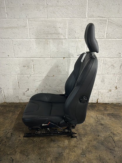Volvo V40 MK3 (525) Hatchback Genuine Front Right O/S Driver Seat