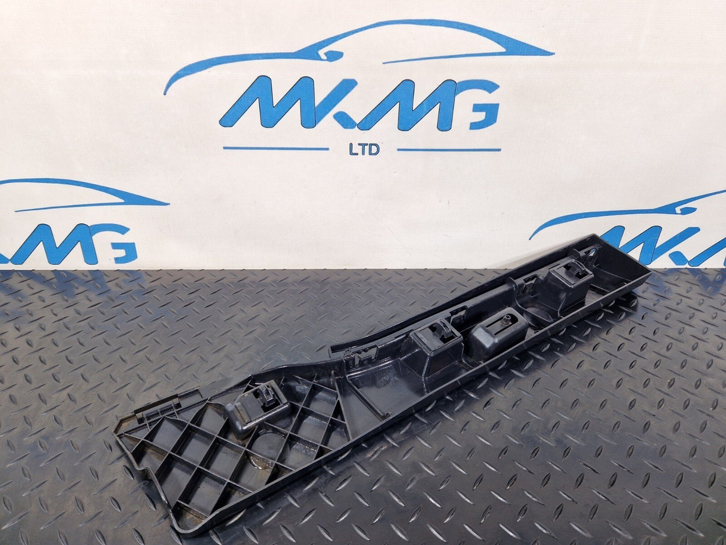 BMW 2 series F45 F46 rear left side skirt bracket 7318861