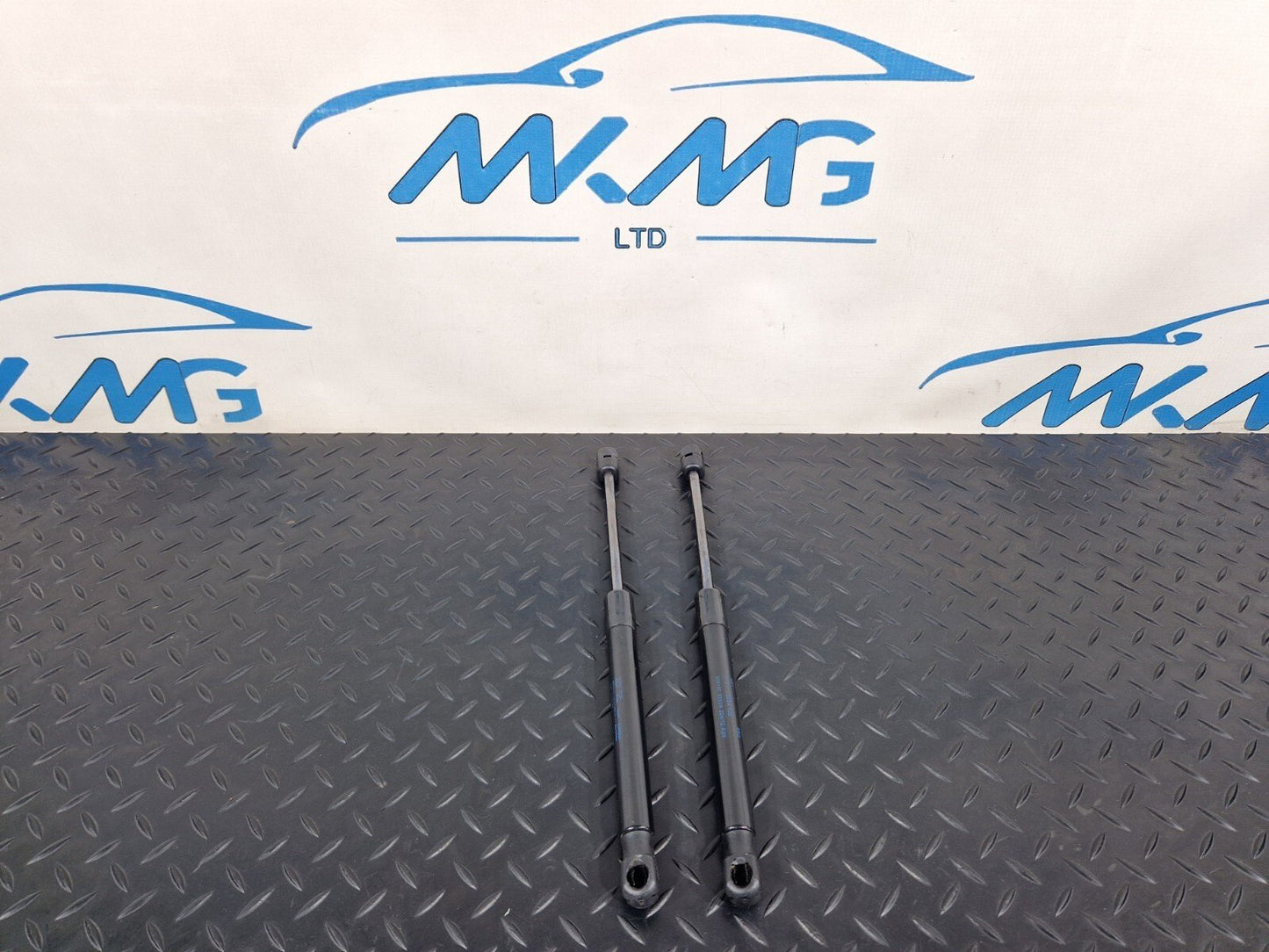10-18 AUDI A7 4G S-LINE BONNET HOOD GAS STRUTS PAIR RIGHT & LEFT SIDE 4G8823359A