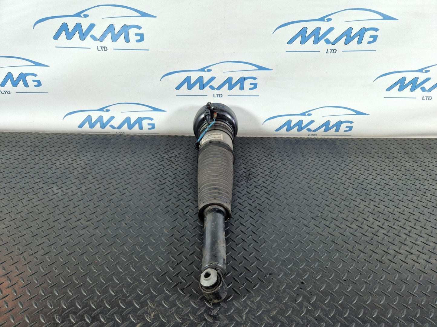 10-17 AUDI A8 4H REAR RIGHT O/S AIR SUSPENSION SHOCK ABSORBER 4H0616002M