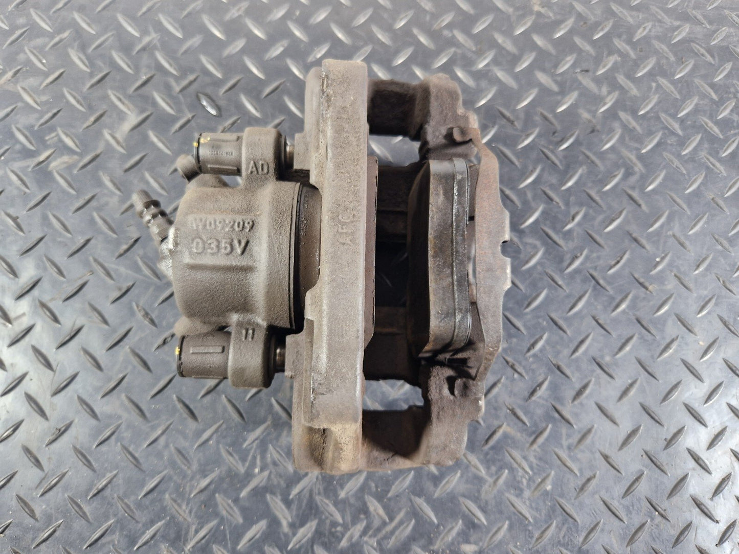 12-18 BMW 4 SERIES F32 F33 F36 LCI M-SPORT 2.0D  LEFT N/S /F BRAKE CALIPER 24/57