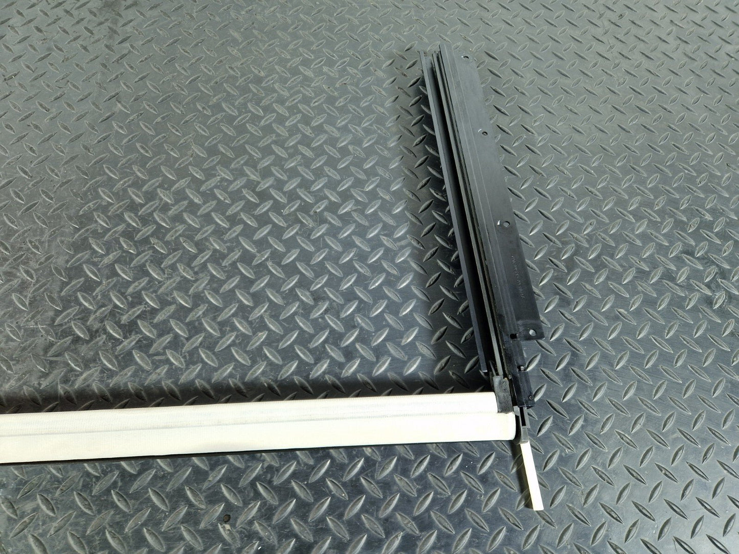14-21 MERCEDES BENZ W205 GENUINE SUNROOF FRAME A2057802400