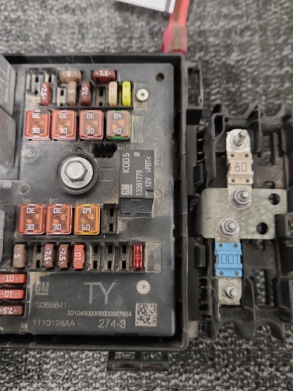 Vauxhall Astra MK6 (J) (A3400) Estate Genuine Under Bonnet Fuse Box 13368641