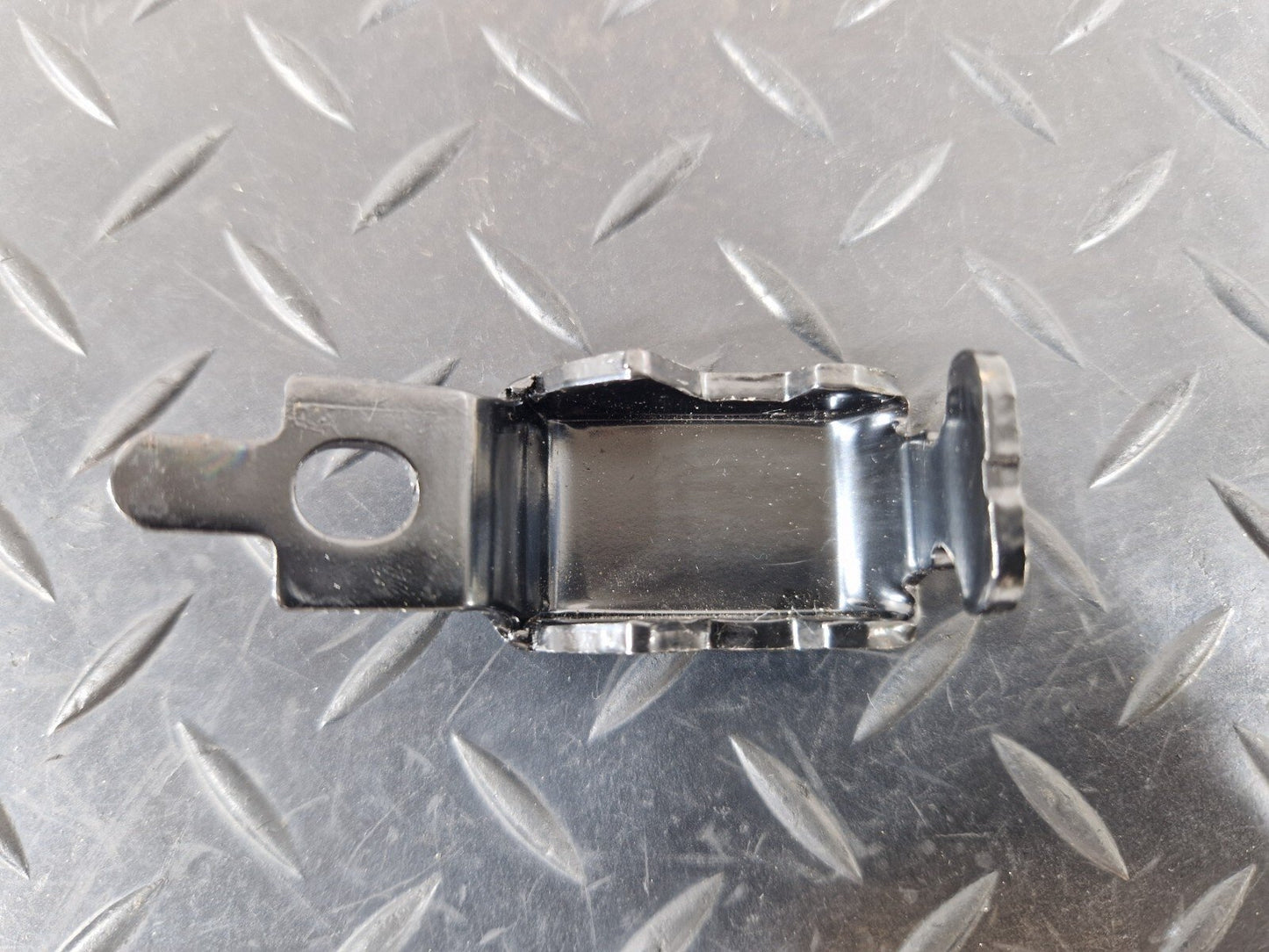 12-18 AUDI A6 C7 GENUINE OEM REAR SEAT MOUNT CLAMP BRACKET 4G0886193A