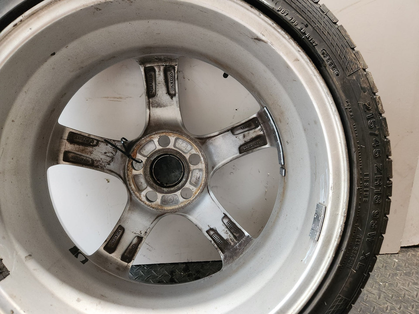 Volvo V50 MK2 FL (MW) 18" Alloy Wheel with Tyre 215/45/18 ~7mm