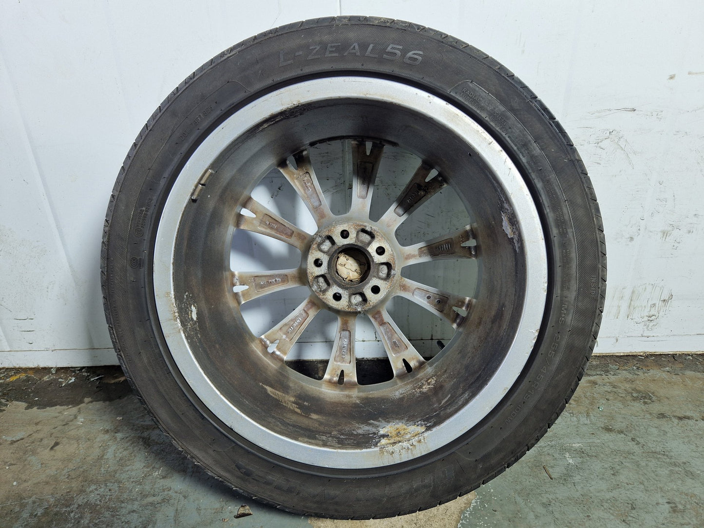 Audi A8 4H 19" Alloy Wheel with Tyre 225/45/19 ~4mm 4H0601025G