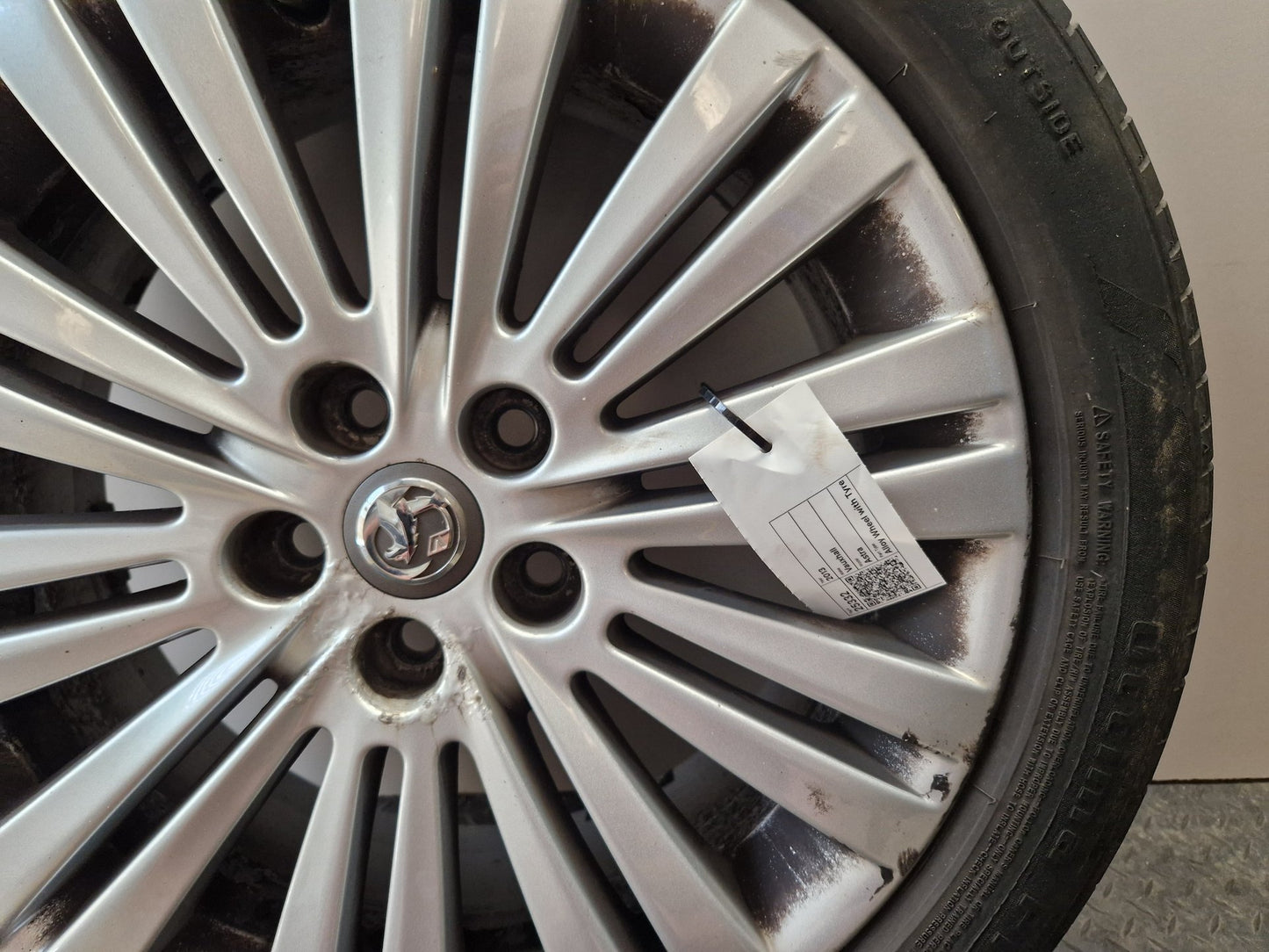 Vauxhall Astra MK6 (J) (A3400) 17" Alloy Wheel with Tyre 215/50/17 ~5mm