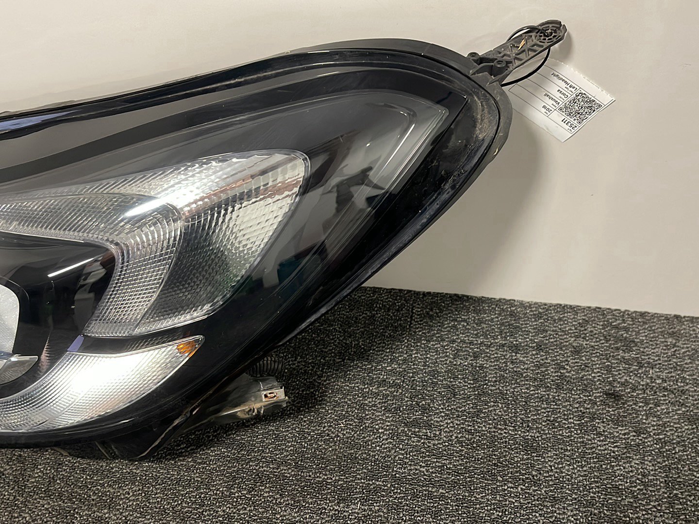 Vauxhall Corsa MK4 (E) (4500) Hatchback Genuine Front Left Headlight 13381345
