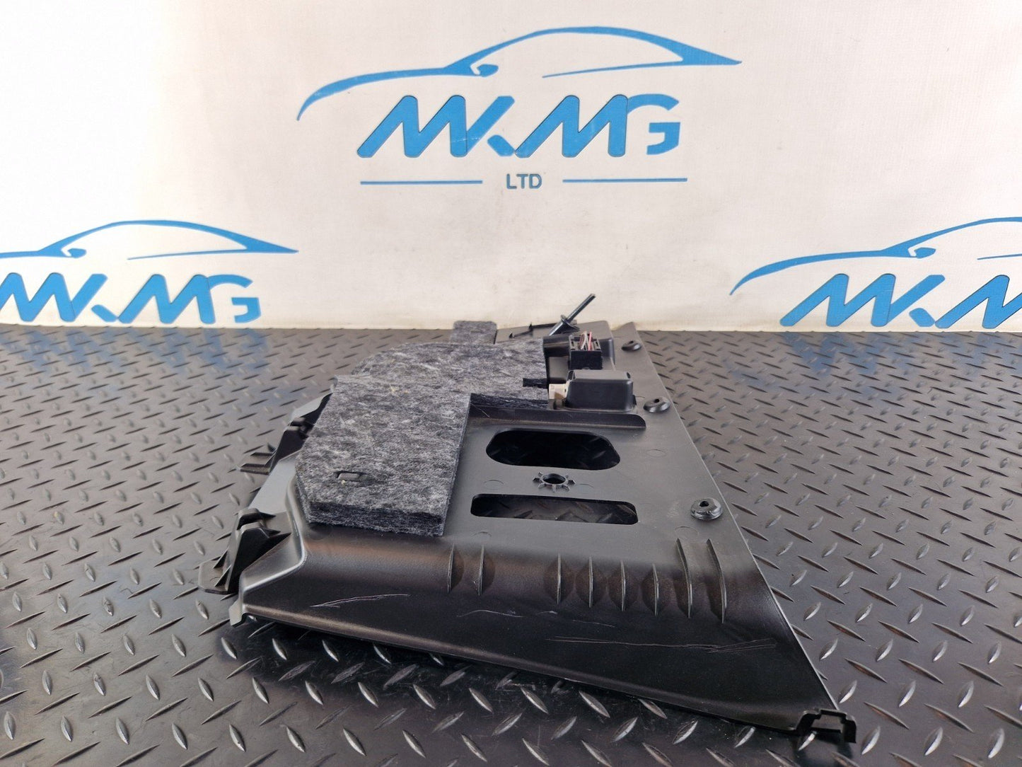 16-19 MERCEDES BENZ GLE W166 UNDER DASH PANEL TRIM COVER RIGHT SIDE A1666803607