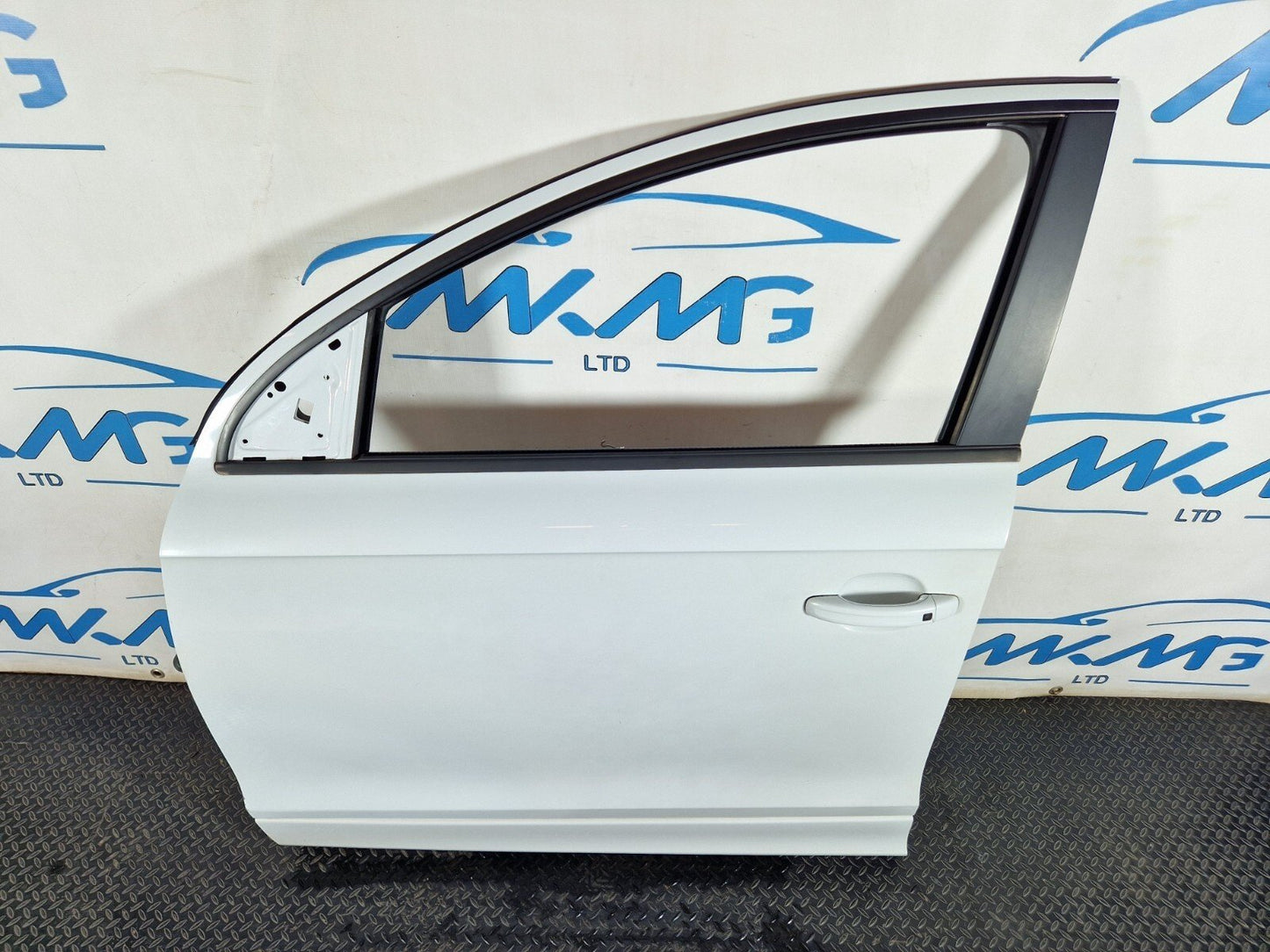 10-15 AUDI Q7 4L GENUINE FRONT LEFT N/S PASSENGER COMPLETE DOOR WHITE S9R