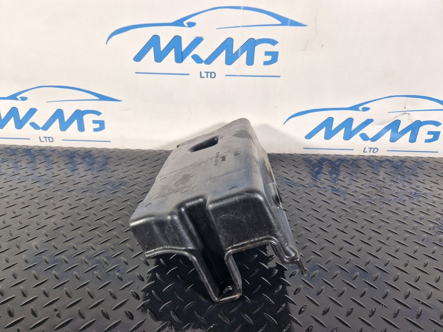 19-ON MERCEDES BENZ CLA C118 HIGH VOLTAGE CONNECTION COVER A1773410200