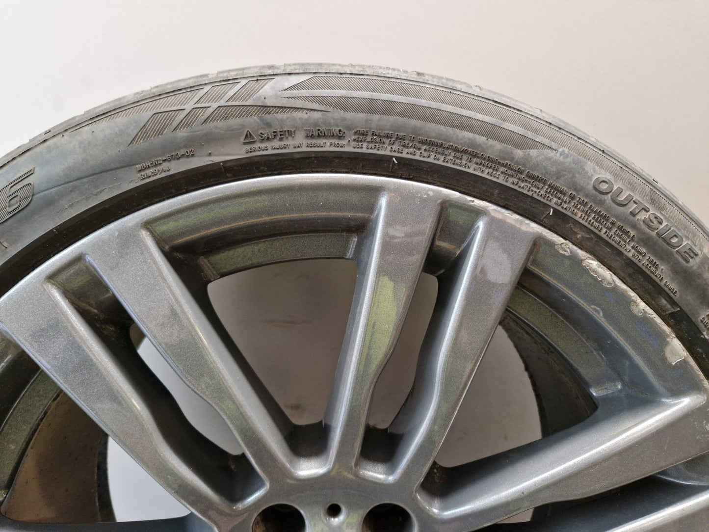 BMW X5 E70 20" Alloy Wheel with Tyre 275/40/20 ~5mm 7842183