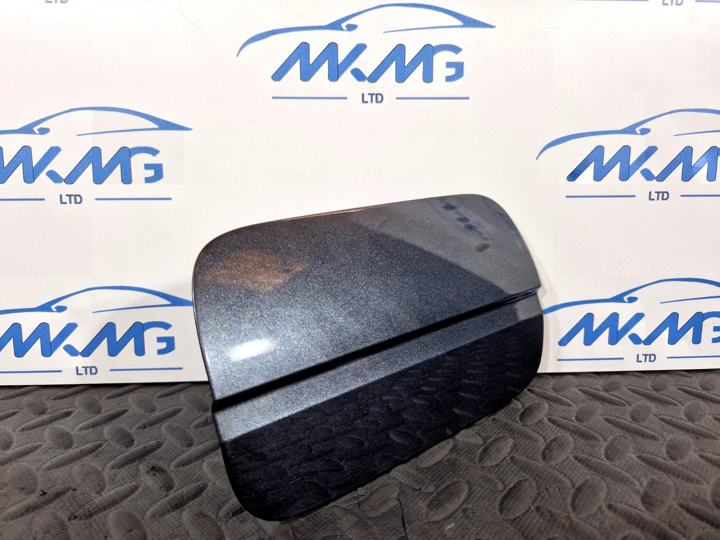 16-19 AUDI A4 B9 S-LINE QUATTRO FUEL FLAP COVER DOOR LID IN GREY LZ7S 8W0809907