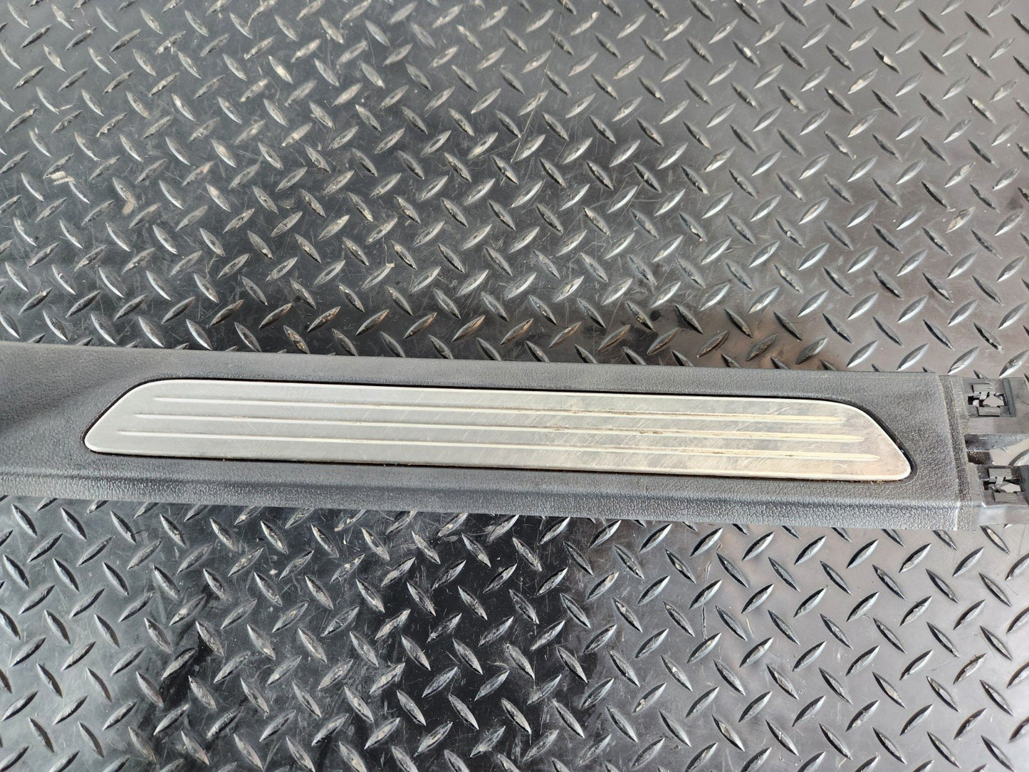 10-18 VW TOUAREG 7P FRONT LEFT N/S INTERIOR INNER SILL TRIM 7P0863483