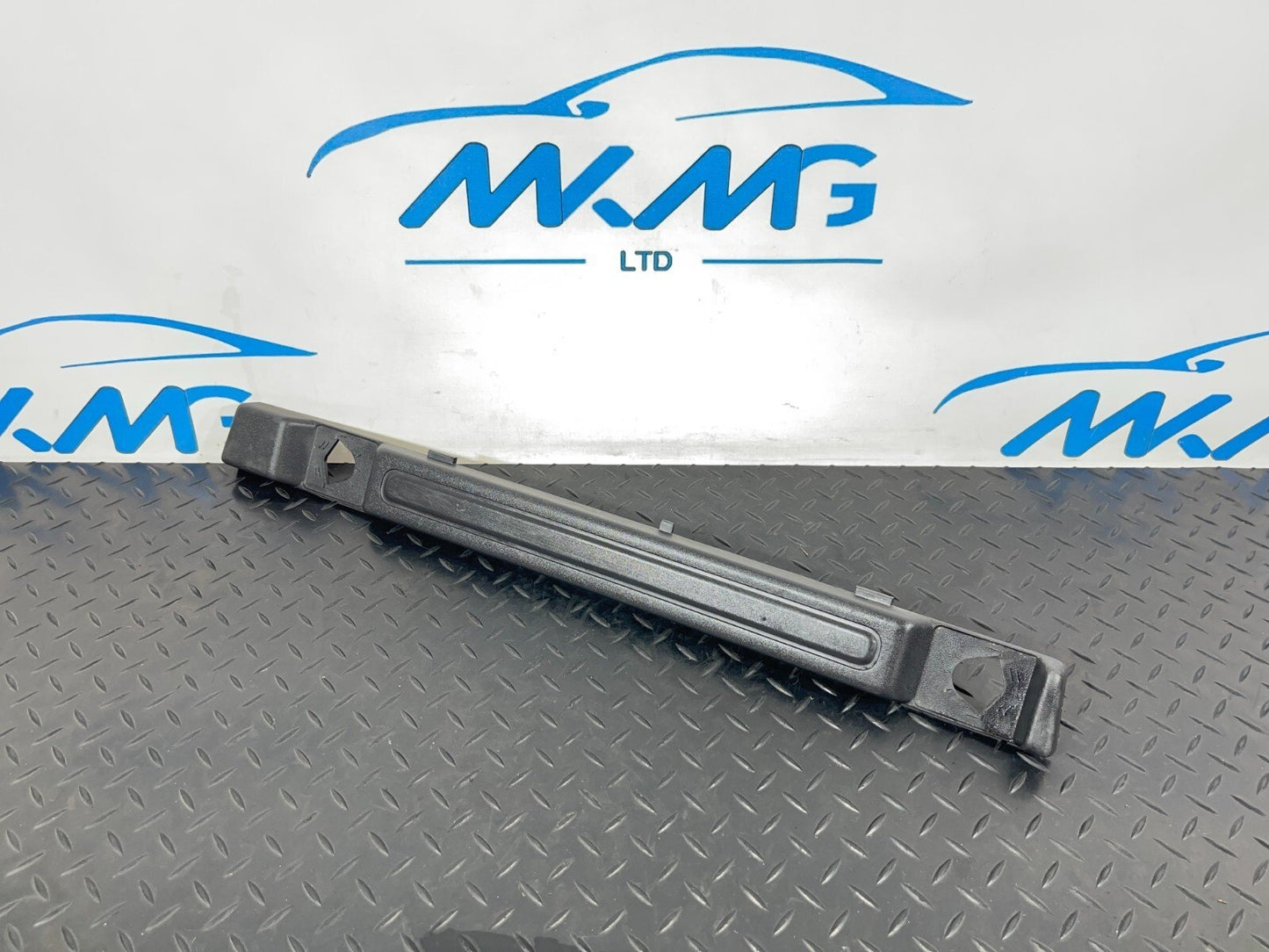 2019-ON  LAND ROVER DISCOVERY L550 O/S DRIVER SIDE BOOT TRIM FK7246066B
