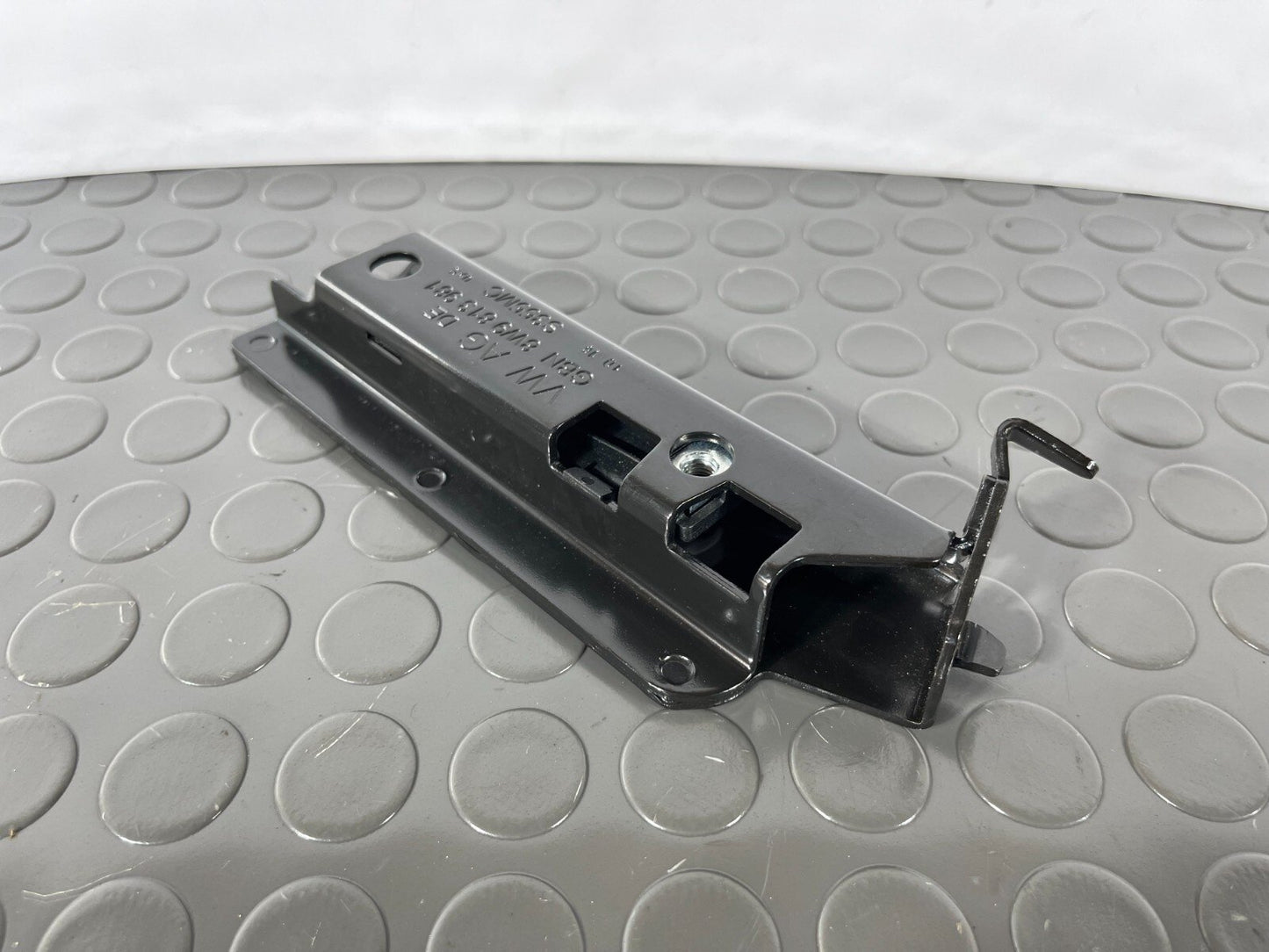 16-19 AUDI A4 B9 SALOON GENUINE MOUNTING FOR TIE-DOWN EYE 8W9813981