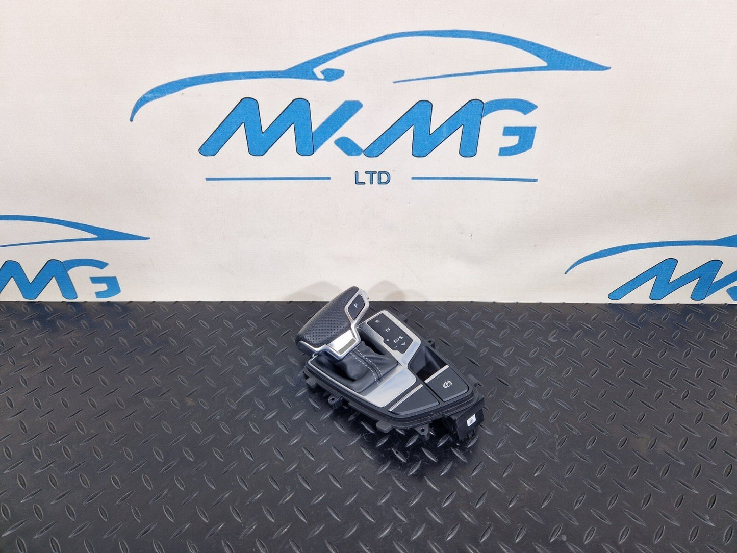 16-19 AUDI A4 AVANT B9 S-LINE GEAR SELECTOR KNOB GAITOR & SURROUND TRIM 8W271311