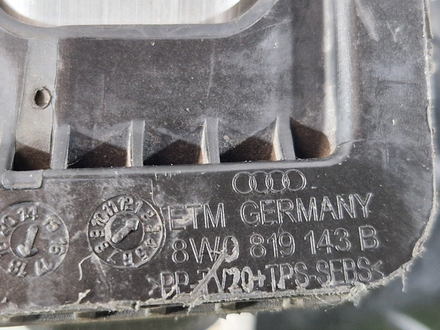 AUDI A4 B9 A5 F5 GENUINE LEFT N/S BUMPER BAR BRACKET 8W0819143B