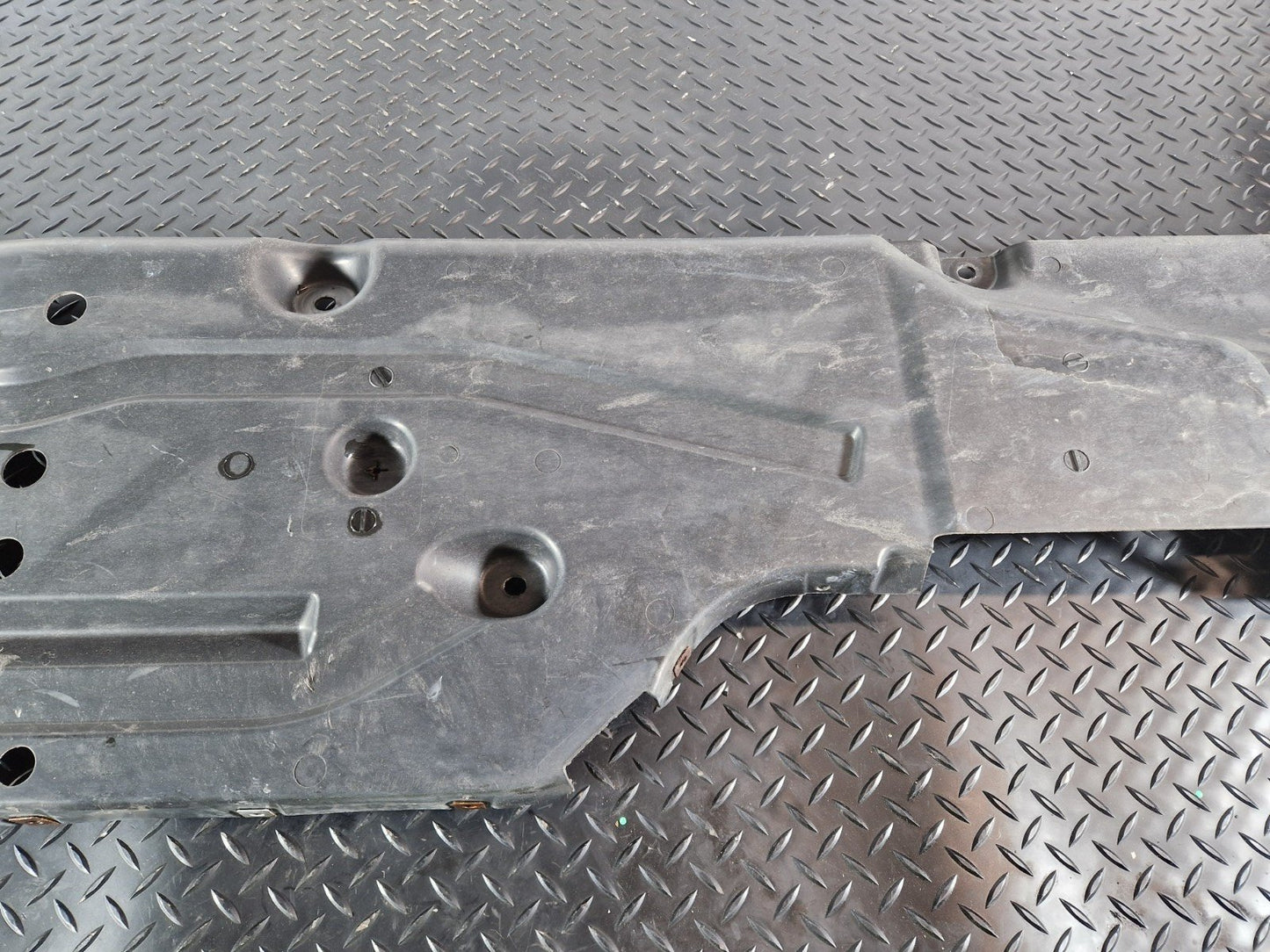 11-19 MERCEDES BENZ ML W166 OEM RIGHT SIDE UNDERBODY COVER A1666805101