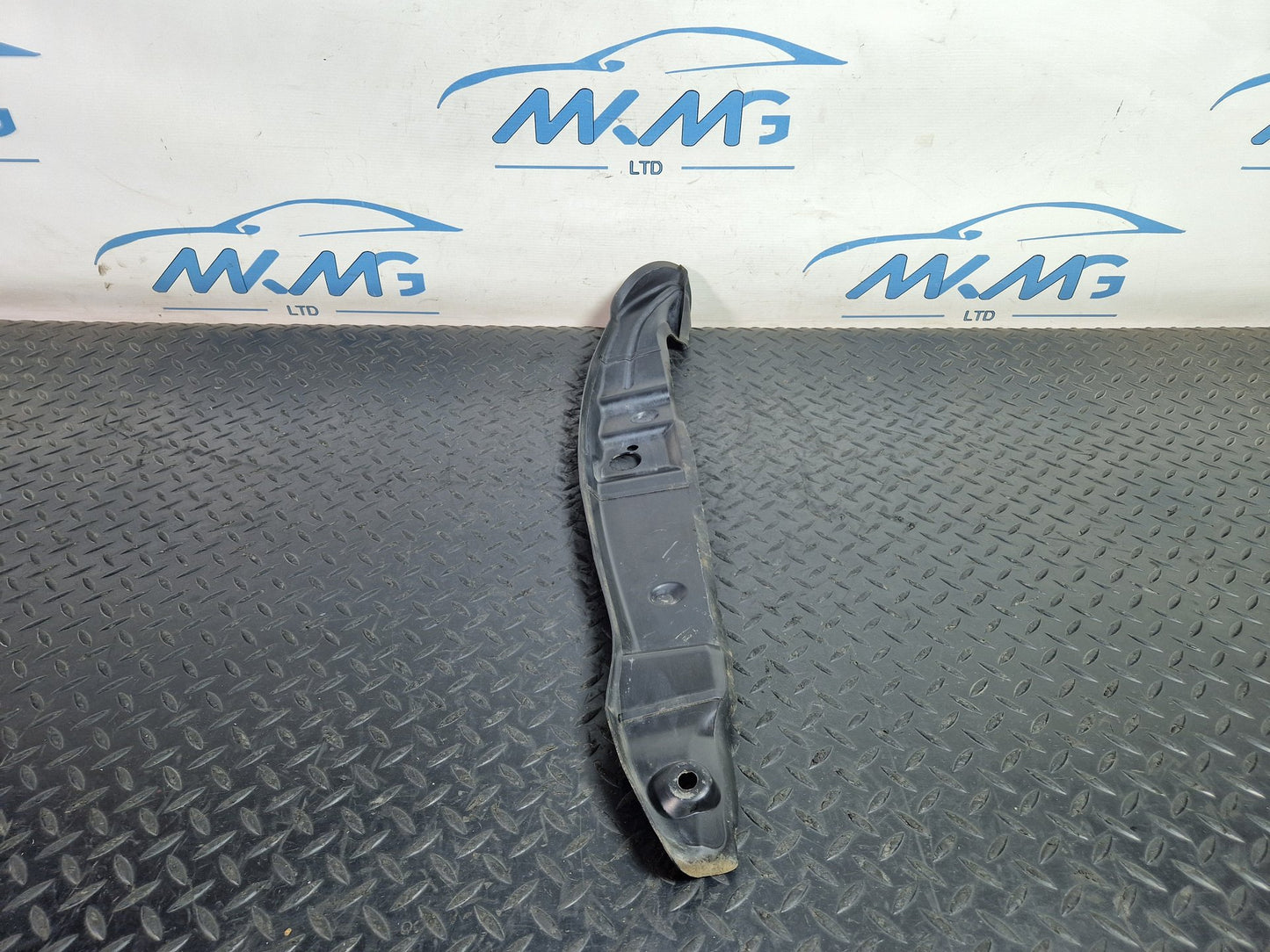 Audi A6 Allroad C7 Genuine Front Left Passenger Side Wing Bracket 4G0821111