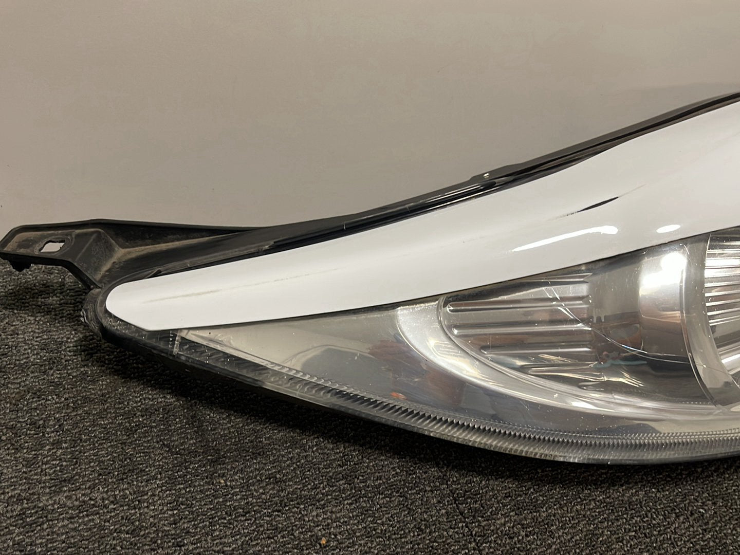 Ford Fiesta MK7 Hatchback Genuine Front Right O/S Driver Headlight 254182-00R