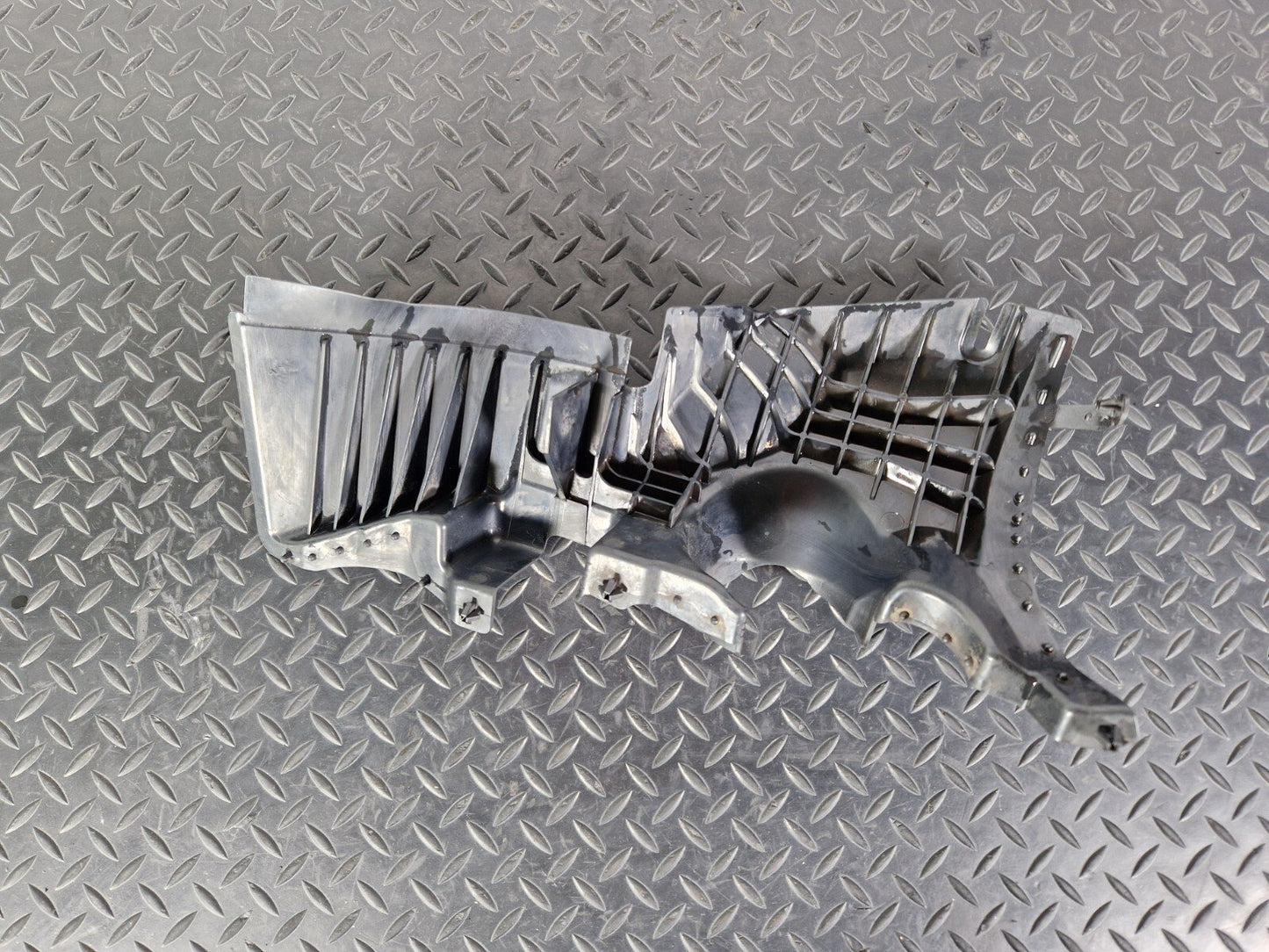 18-ON MERCEDES BENZ A CLASS W177 UNDERTRAY SUBFRAME TRIM SHIELD A2475240100