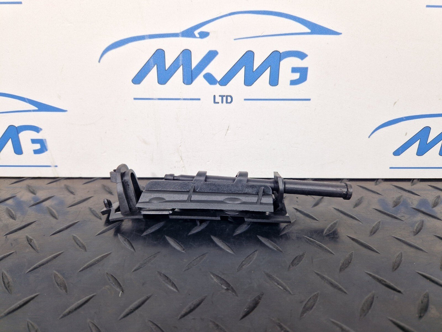 16-19 AUDI A4 B9 GENUINE RIGHT DRIVER SIDE REAR BUMPER BRACKET GUIDE 8W5807890