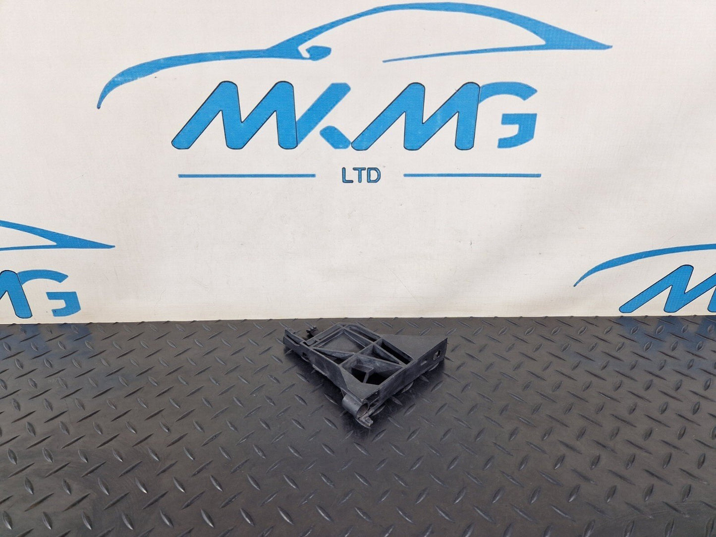 13-19 MERCEDES CLA C117 FRONT PASSENGER SIDE BUMPER UPPER SUPPORT A2466210134
