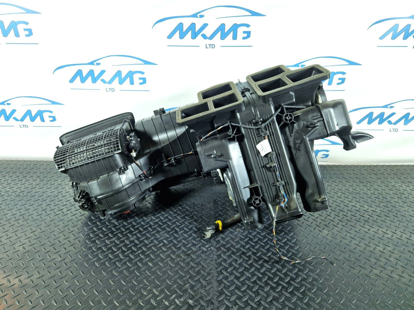 12-18 MERCEDES BENZ W176 HEATER MATRIX CORE A2468302802 A2469062501 A2229060303