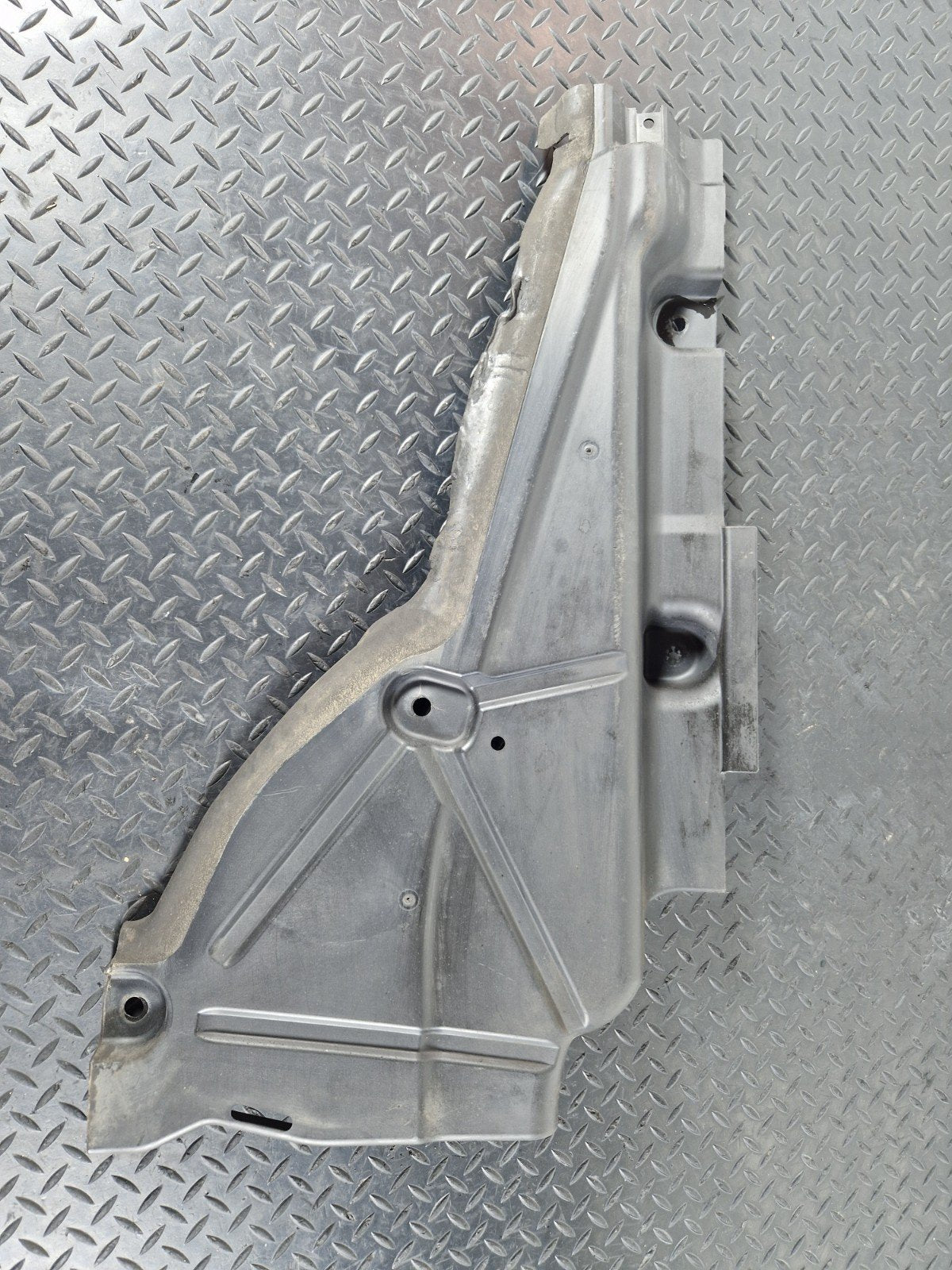 11-19 MERCEDES BENZ ML W166 LEFT REAR UNDERTRAY SPLASH GUARD COVER A1666100008