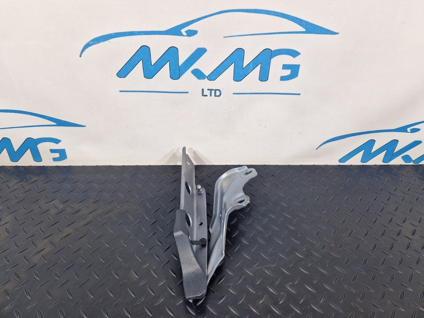 15-18 AUDI A7 4G OEM GENUINE BONNET HINGE LEFT 4G8823301E