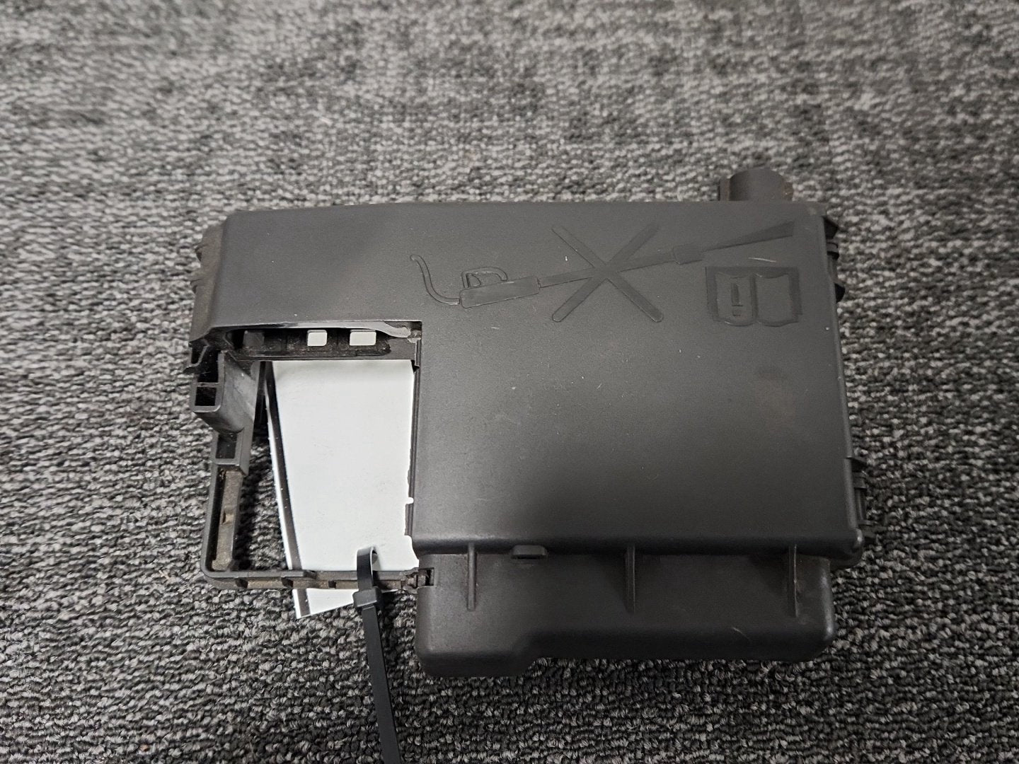 Vauxhall Meriva MK2 (B) (4470) MPV Genuine Battery Fuse Box 13354391