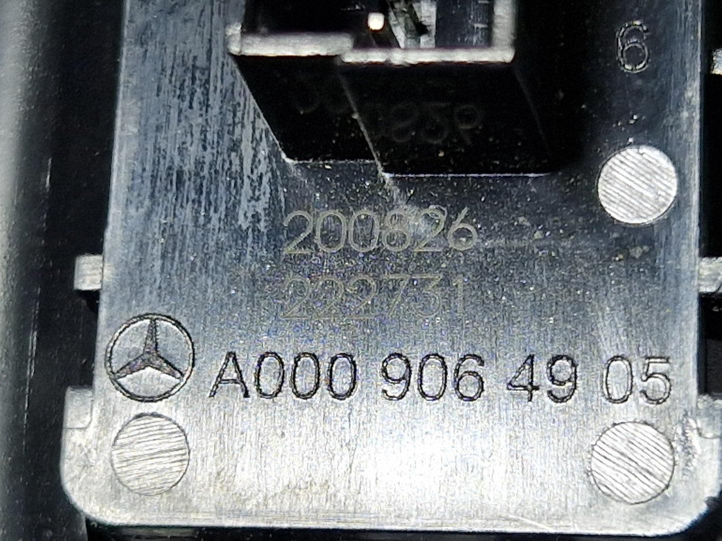 19-ON MERCEDES BENZ A CLASS EQ W177 SALOON BOOT LOCK TRIM COVER A1777501100