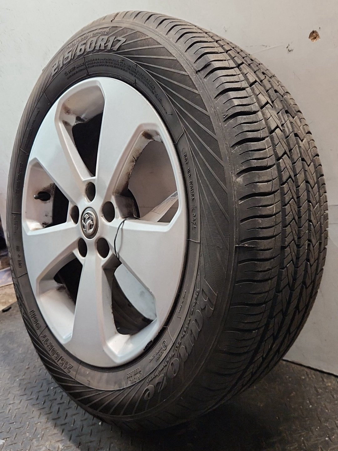Vauxhall Mokka MK1 (G1U0) 17" Alloy Wheel with Tyre 215/60/17 ~5mm