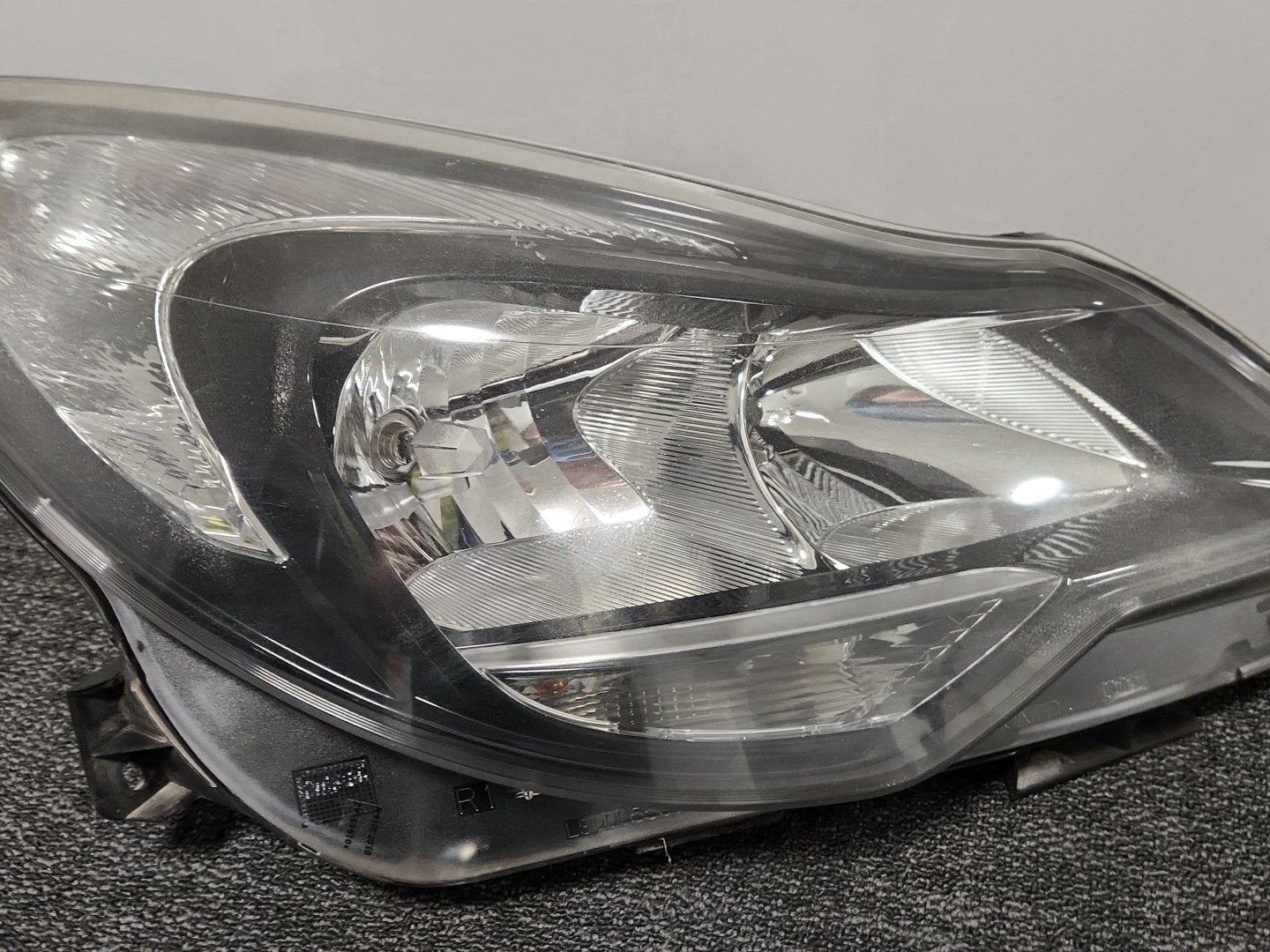 Vauxhall Corsa MK3 (D) (4400) Hatchback Genuine Front Right Headlight 13446800
