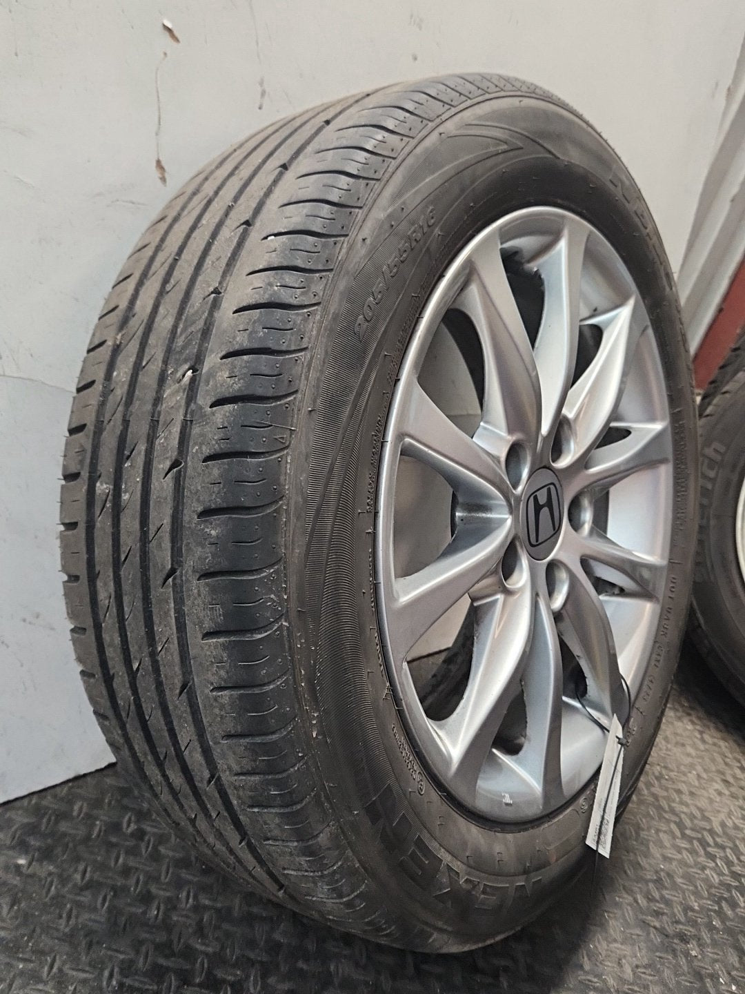 Honda Civic MK9 (FK27) 16" Alloy Wheel with Tyre 205/55/16 ~5mm 16065A